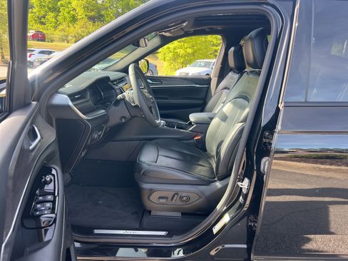 Used 2022 Jeep Grand Cherokee Overland w/ MOPAR Finishing Package image 35