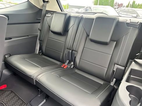 Used 2023 Volkswagen Atlas SE w/ Black Wheel Package AWD/4WD image 18