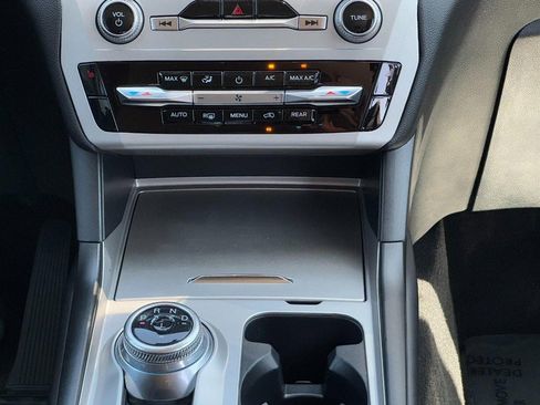 Used 2023 Ford Explorer XLT image 15