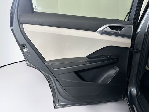 Used 2025 Volkswagen Taos SE image 25