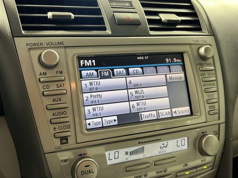Used 2011 Toyota Camry XLE w/ SE/XLE Extra-Value Pkg FWD image 18