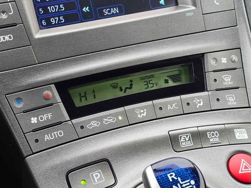 Used 2013 Toyota Prius Two image 27