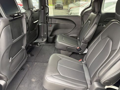 New 2026 Chrysler Pacifica Select AWD/4WD image 29
