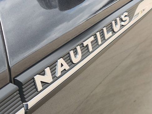 Used 2019 Lincoln Nautilus FWD image 12