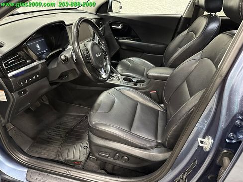Used 2022 Kia Niro Touring Special Edition image 3