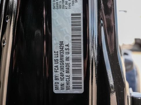 Used 2024 Jeep Wrangler Unlimited Sahara w/ Technology Group AWD/4WD image 39