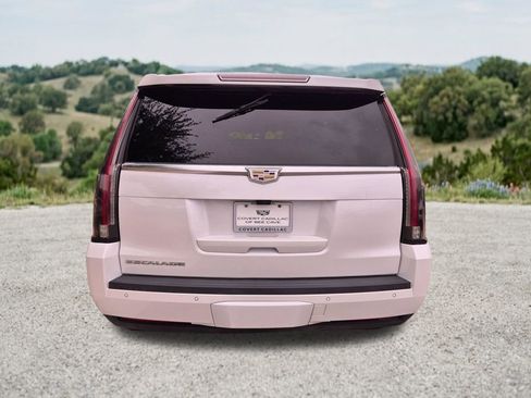 Used 2018 Cadillac Escalade Platinum AWD/4WD image 9
