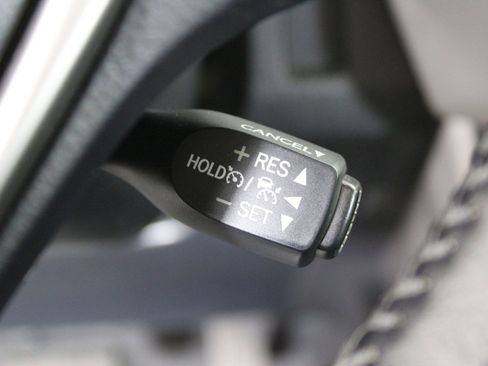 Used 2016 Toyota RAV4 Limited image 30