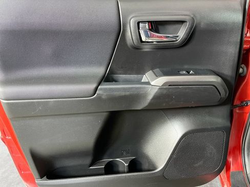 Used 2021 Toyota Tacoma TRD Sport AWD/4WD image 28