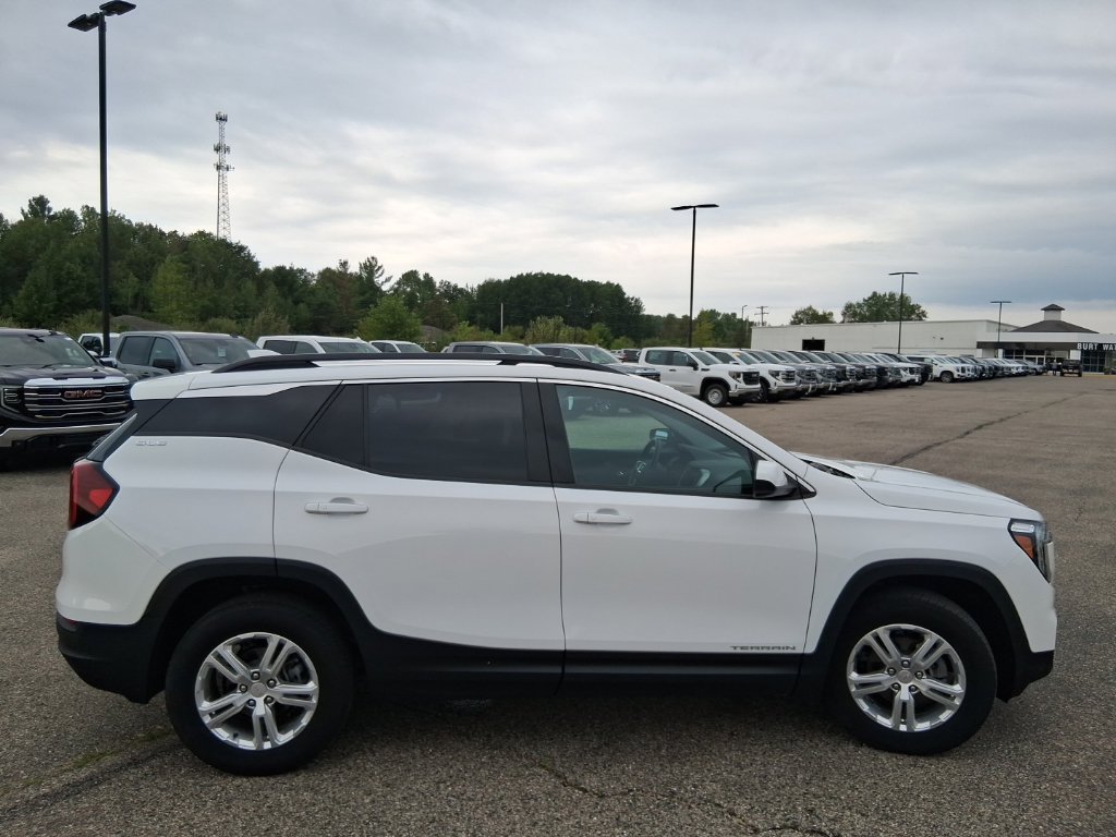 Used 2022 GMC Terrain SLE w/ Driver Convenience Package AWD/4WD image 9