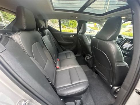 Used 2025 Volvo XC40 B5 Core AWD/4WD image 13