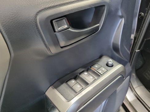 Used 2018 Toyota Tacoma SR5 image 30