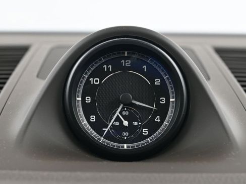 Certified 2026 Porsche Macan image 12