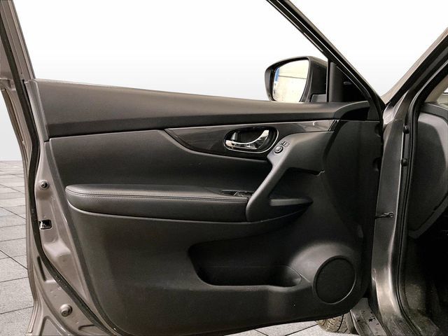 Used 2018 Nissan Rogue SV AWD/4WD image 23
