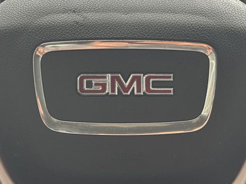Used 2018 GMC Terrain SLE w/ Driver Convenience Package image 8