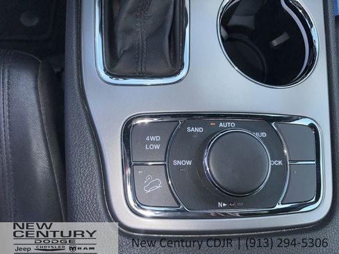 Used 2022 Jeep Grand Cherokee Laredo X image 16