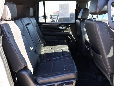 Used 2023 Chevrolet Suburban RST image 15