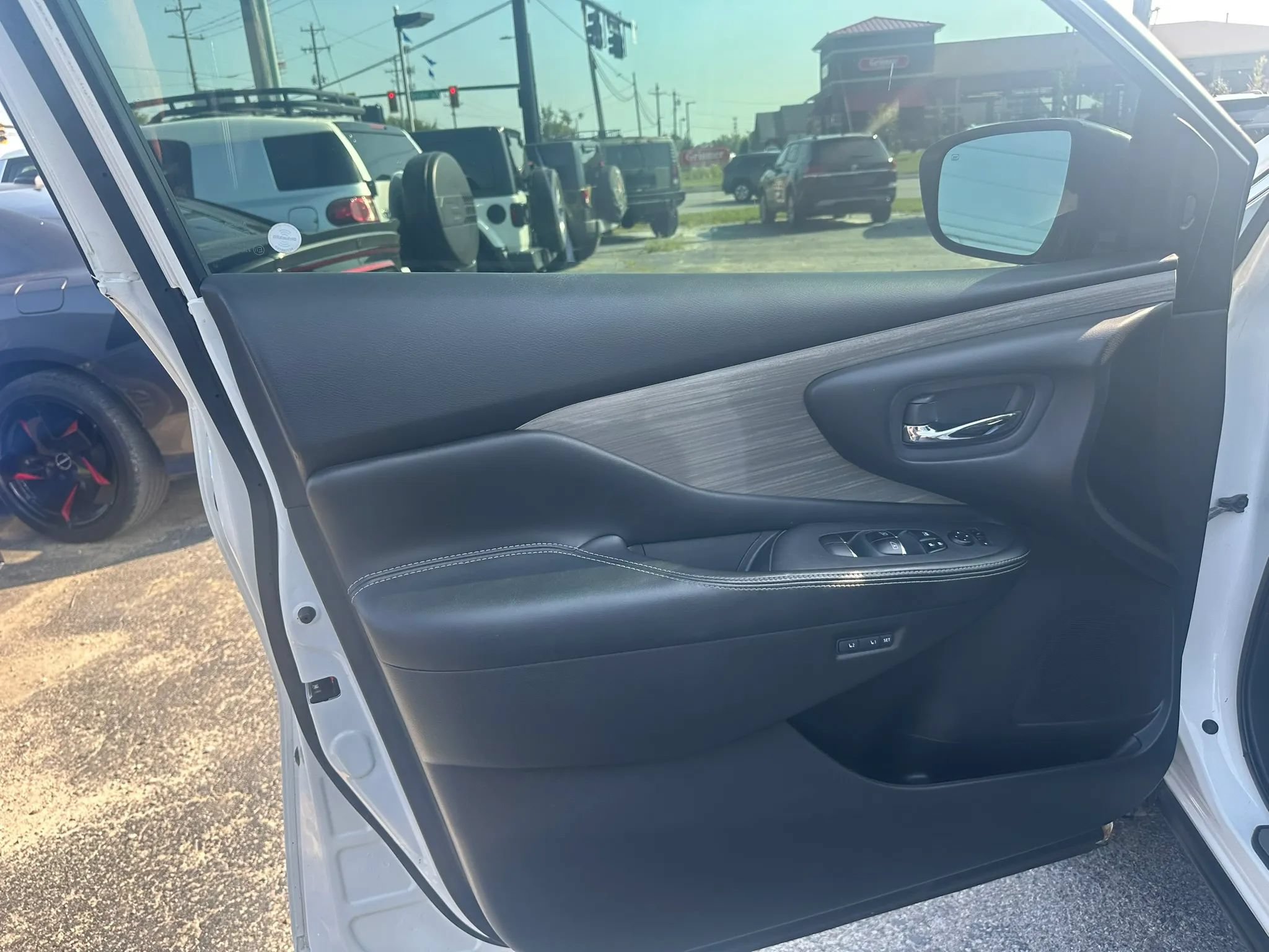 Used 2016 Nissan Murano Platinum w/ Platinum Technology Package AWD/4WD image 11