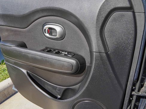 Used 2016 Kia Soul + image 22