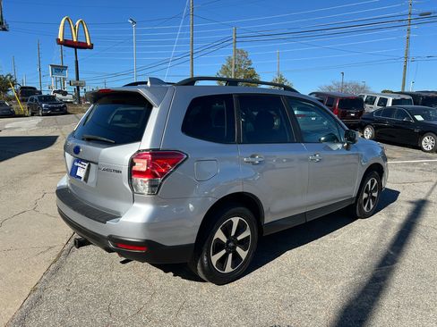 Used 2018 Subaru Forester 2.5i Premium w/ All-Weather Package image 12