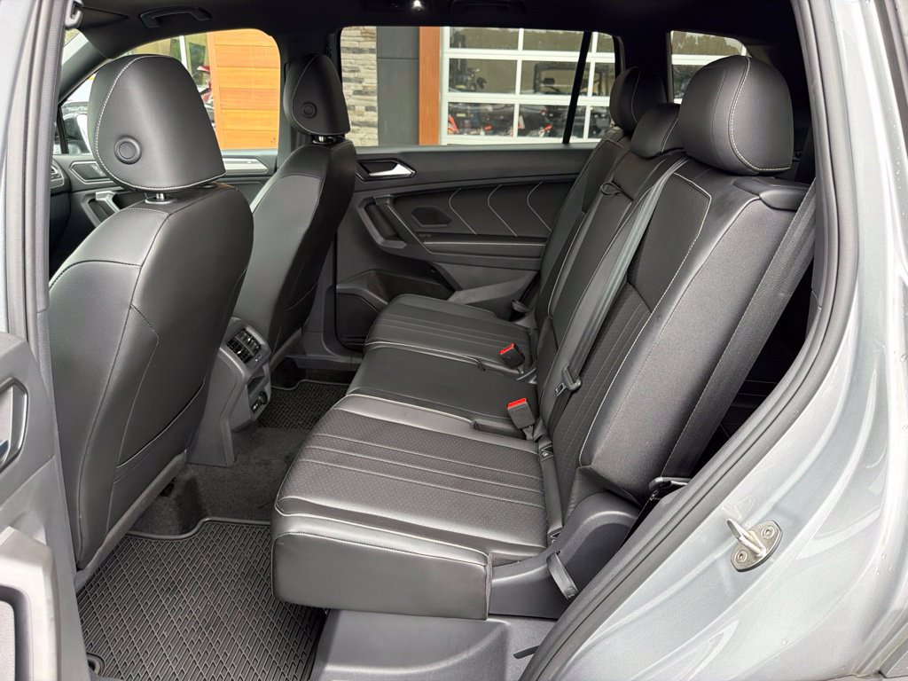 Used 2023 Volkswagen Tiguan SE R-Line FWD image 13
