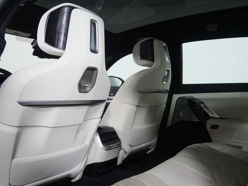 Certified 2023 BMW 760i xDrive 760i xDrive w/ Executive Package image 18