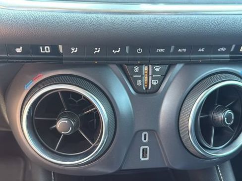 Used 2025 Chevrolet Blazer LT FWD image 22