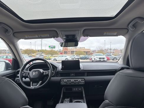 Used 2025 Honda Pilot Elite image 40