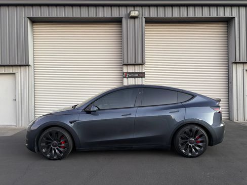 Used 2023 Tesla Model Y Performance AWD/4WD image 3