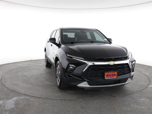 Used 2024 Chevrolet Blazer LT image 3