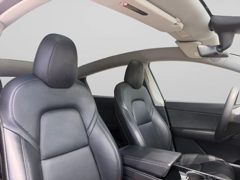 Used 2020 Tesla Model Y Long Range image 37