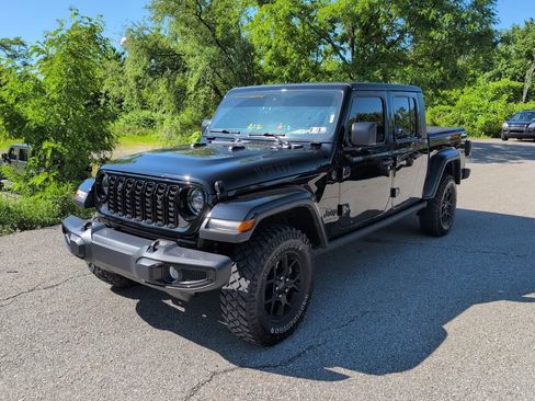 Used 2024 Jeep Gladiator Mojave AWD/4WD image 3