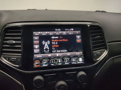 Used 2021 Jeep Grand Cherokee Limited image 25