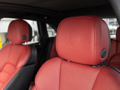 Certified 2026 Porsche Macan S AWD/4WD image 23