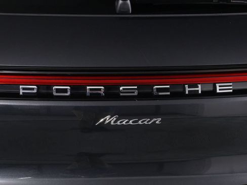 Certified 2026 Porsche Macan AWD/4WD image 22