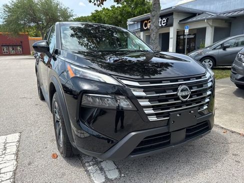Used 2025 Nissan Rogue SV AWD/4WD image 2