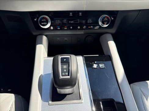 Used 2023 Mitsubishi Outlander SEL AWD/4WD image 25