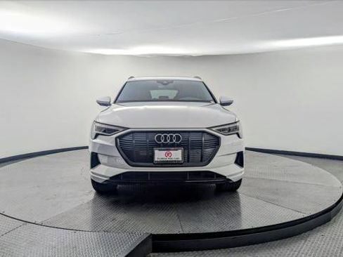 Used 2021 Audi e-tron Premium w/ Convenience Plus Package image 11