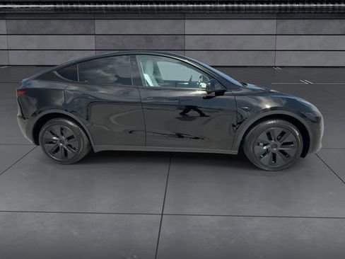 Used 2025 Tesla Model Y Long Range AWD/4WD image 9