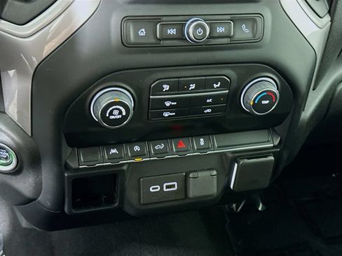 Used 2022 Chevrolet Silverado 1500 Custom w/ LPO, Dark Essentials Package AWD/4WD image 7