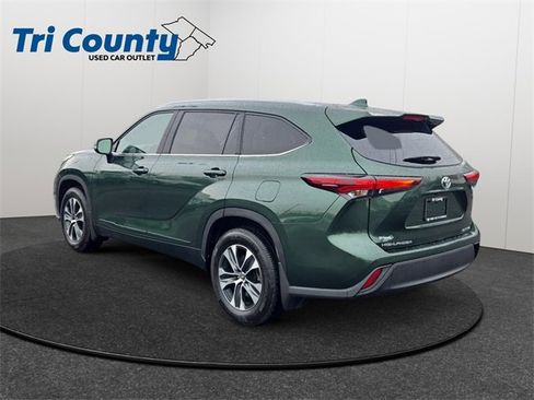 Used 2025 Toyota Highlander XLE image 6