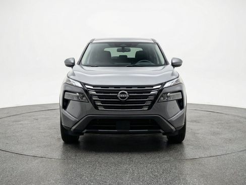 Used 2025 Nissan Rogue SV FWD image 2