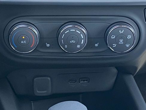 New 2026 Chevrolet Trax RS w/ Sunroof Package FWD image 10