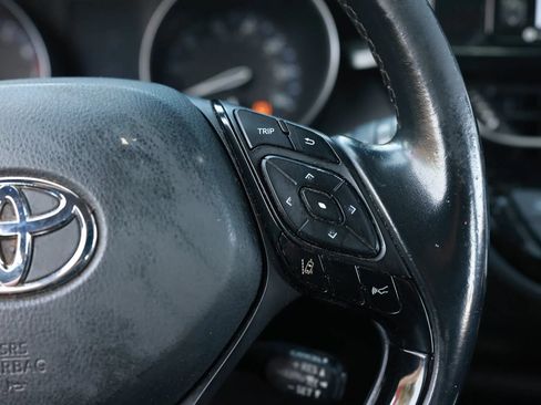 Used 2018 Toyota C-HR XLE FWD image 28