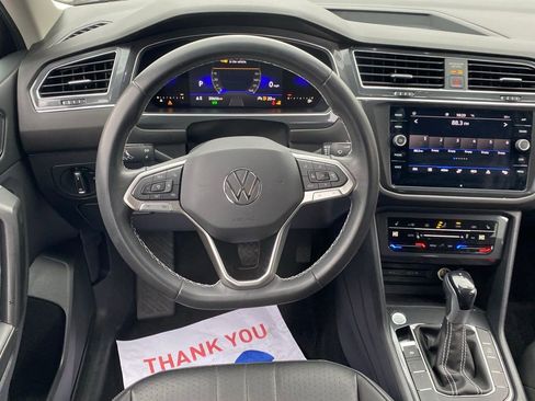 Used 2023 Volkswagen Tiguan SE image 10