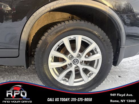 Used 2018 Nissan Rogue SV image 10
