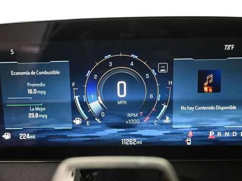 Used 2025 Chevrolet Traverse RS image 10