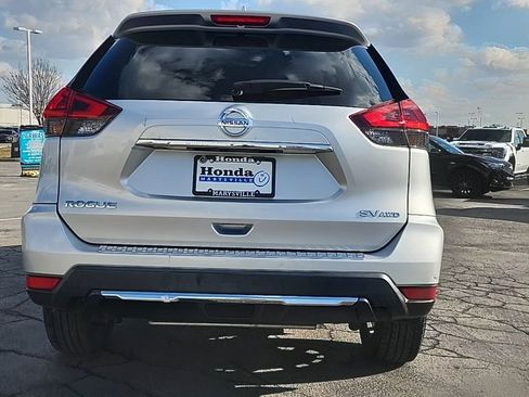 Used 2018 Nissan Rogue SV w/ Premium Package image 6