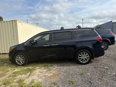 Used 2020 Kia Sedona EX w/ EX Premium Package FWD image 2