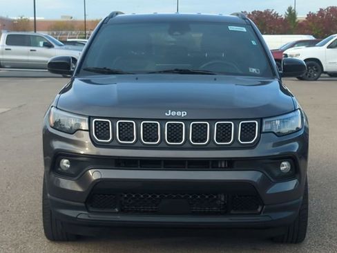 Used 2024 Jeep Compass Latitude image 8